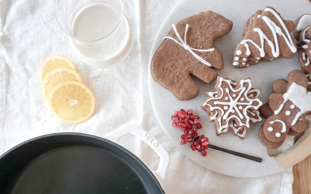 Holiday gift guides 2020 foodies, parents, and in-laws. Pictured is the foodie portion with a pan, gingerbread, oranges, and pomegranates.