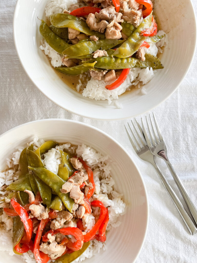 Green chicken curry with snow peas and red peppers pictured